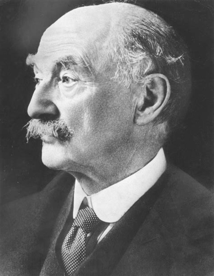 Thomas Hardy Biography - Facts, Childhood, Family Life & Achievements of English Poet & Novelist