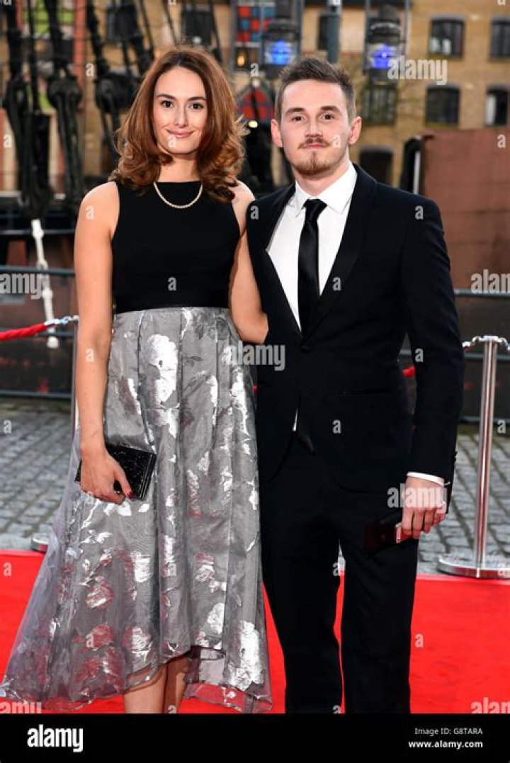 Tom Cassell: dating, net worth, tattoos, smoking & body facts