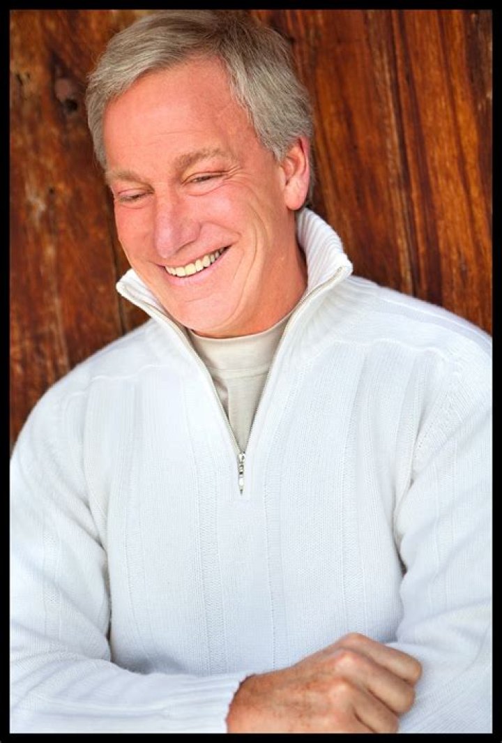 Tom Sullivan (Singer) Biography, Age, Wiki, Wife, Eyes, Daughter, Net Worth, Image, Lumber Liquidators, Blind And Twitter