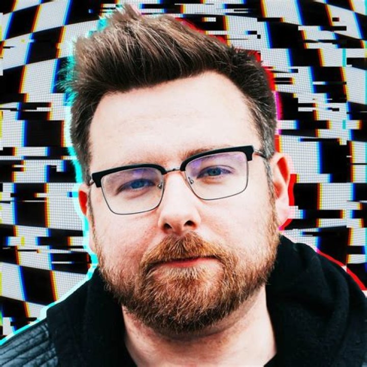 TomSka (Thomas James Ridgewell) – Bio, Facts, Family Life of YouTuber