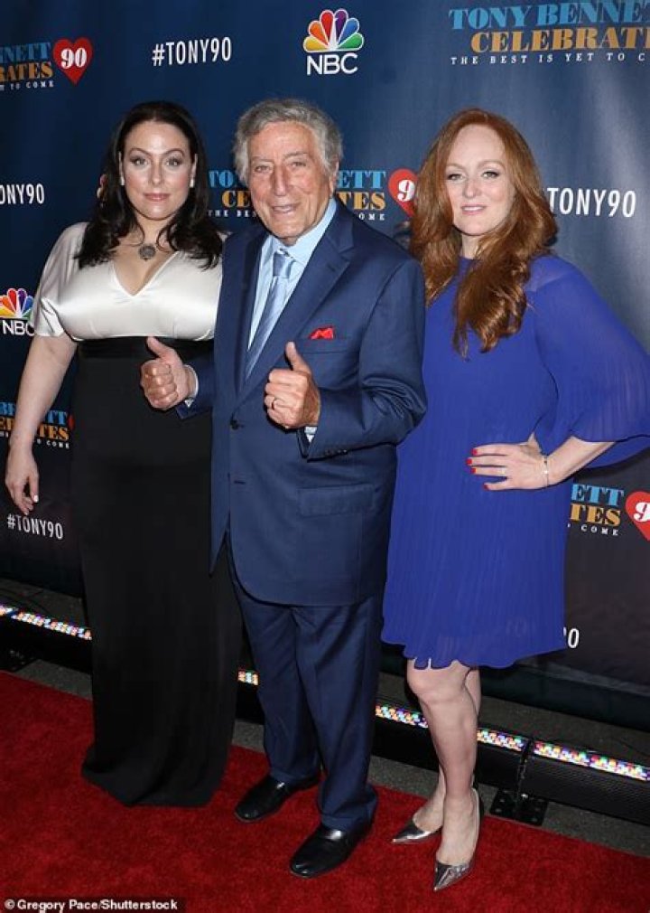 Tony Bennett: Wife, net worth, tattoos, smoking & body facts
