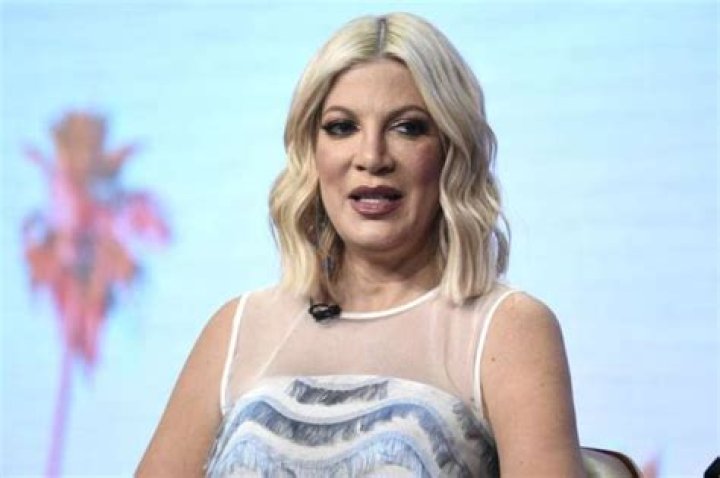 Tori Spelling Trolled For Bathing Suit Photos — Dean McDermott Has Her Back