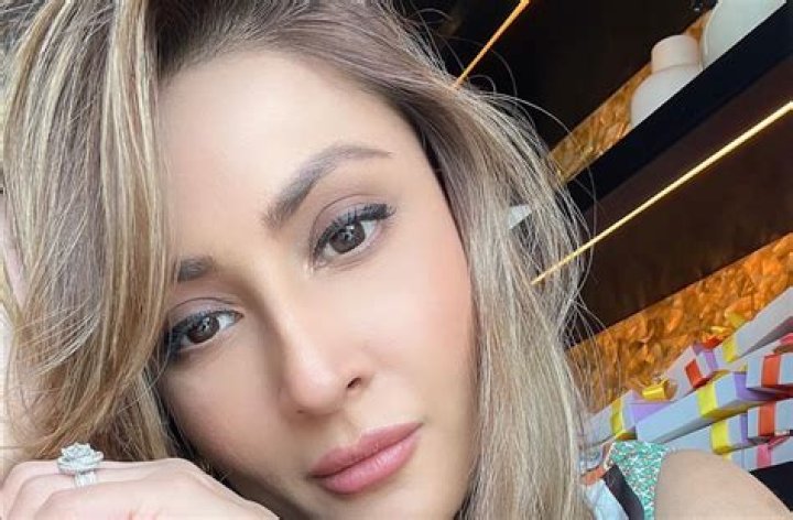 Urvashi Dholakia Shares Swimsuit Video of "Happy Weekend" — Celebwell