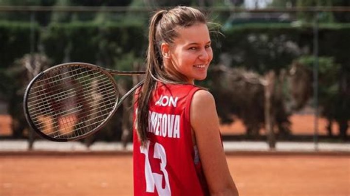 Veronika Kudermetova siblings: Polina Kudermetova