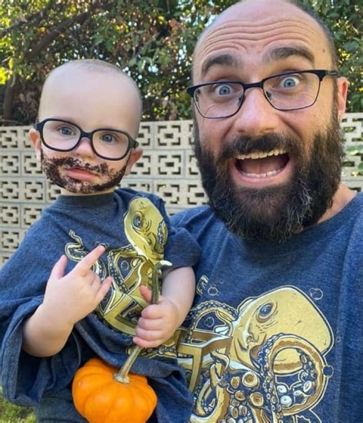 Vsauce is Married to Wife: Marnie Stevens. Kids.