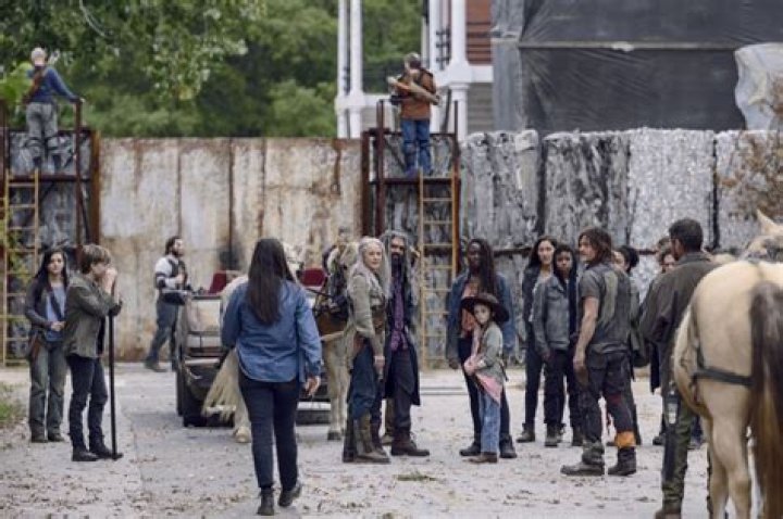 The Walking Dead 9×15 Photos Showcase Ezekiel’s Fair