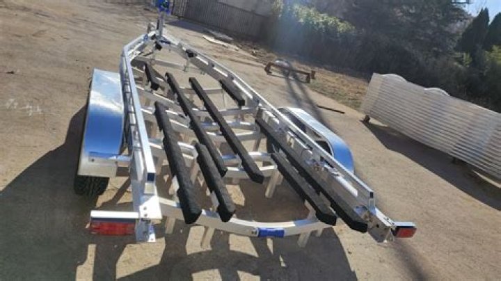 Watch The Full Length Trailer For The Carrie Remake