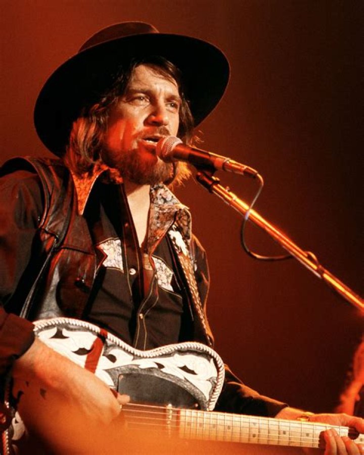 Waylon Jennings Biography - Facts, Childhood, Family Life & Achievements