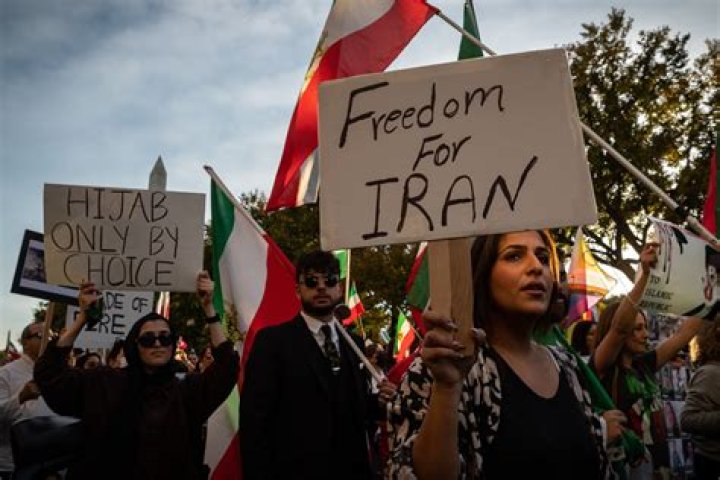 What Gender Is Sevdaliza? Here’s All We Know About The Dutch Singer With Iranian Heritage