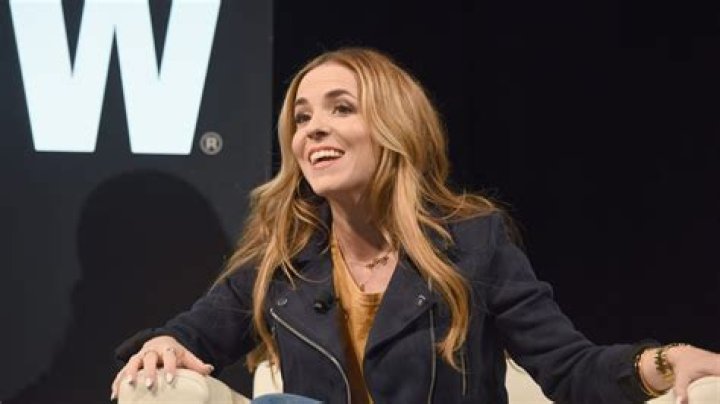 What happened to Dave Hollis and how did Rachel Hollis respond?