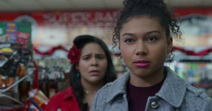 What happened to Monse’s mom? She committed suicide in season 3