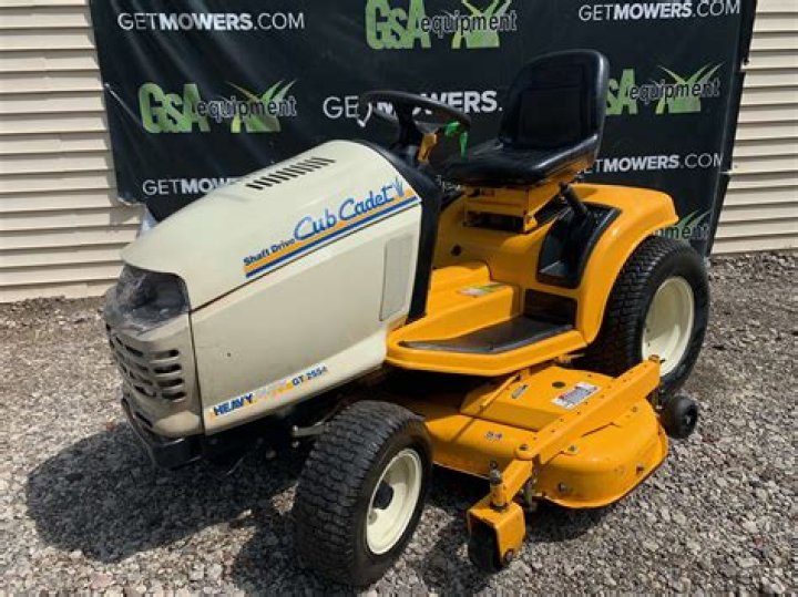 What should the tire pressure be on a cub cadet riding mower