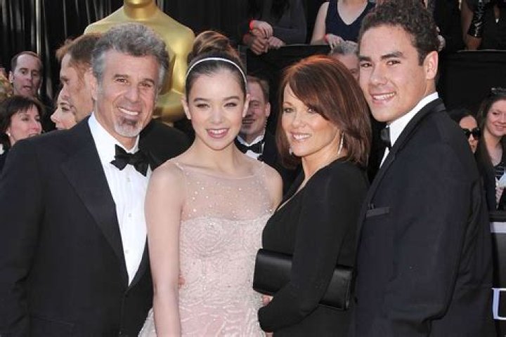 Who are Hailee Steinfeld Parents? Hailee Steinfeld Biography, Parents Name, Nationality and More