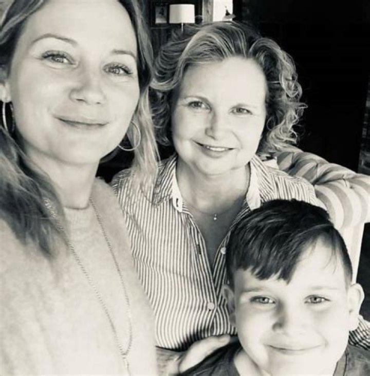 Who Are Jennifer Nettles Parents Beamon And Carla? Meet The ‘American Anthems’ Singer Family