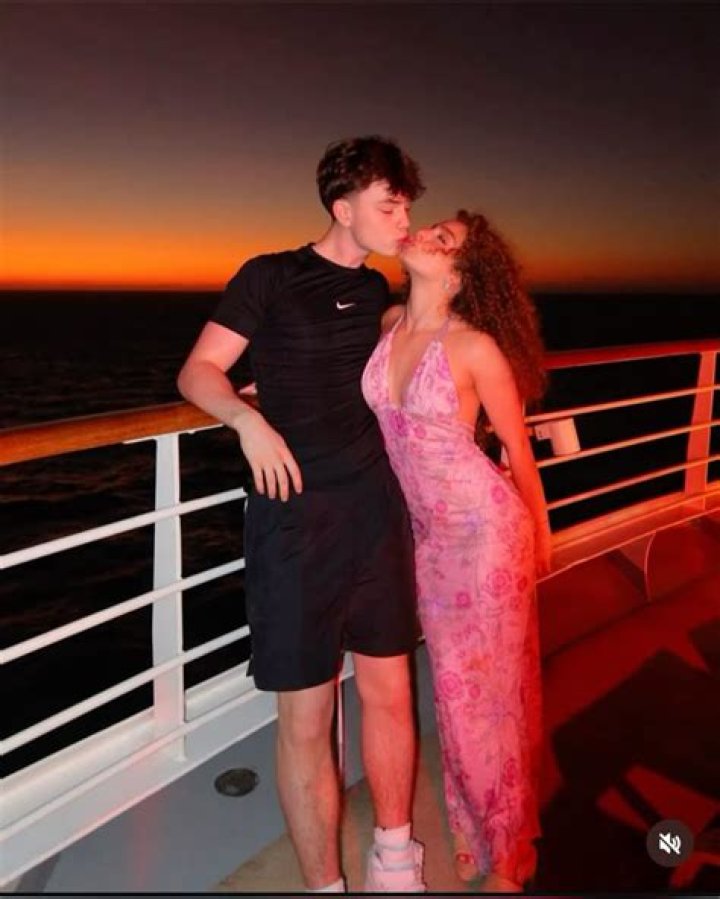 Who is Noah Gundersen? Wiki, age, height, net worth, sexual abuse, family