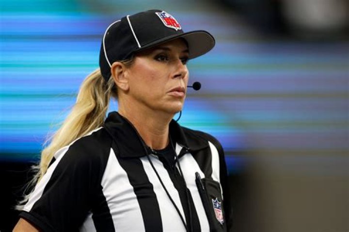 Who Is The Female Referee In The Iowa Nebraska Game? – Celebrity