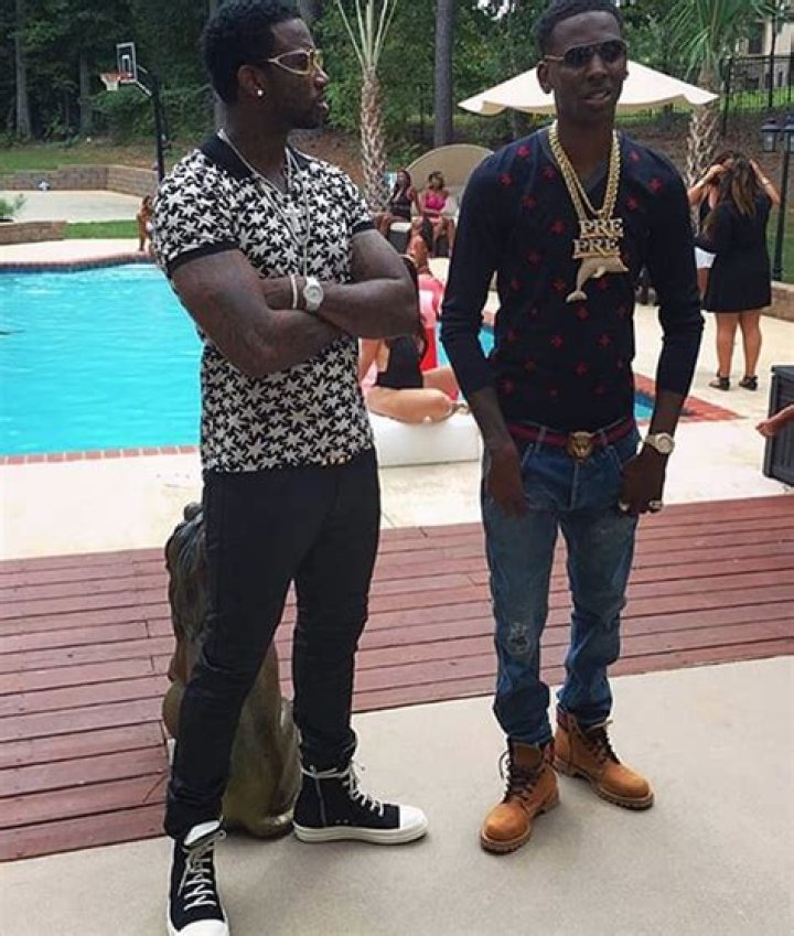 How tall is Young Dolph?