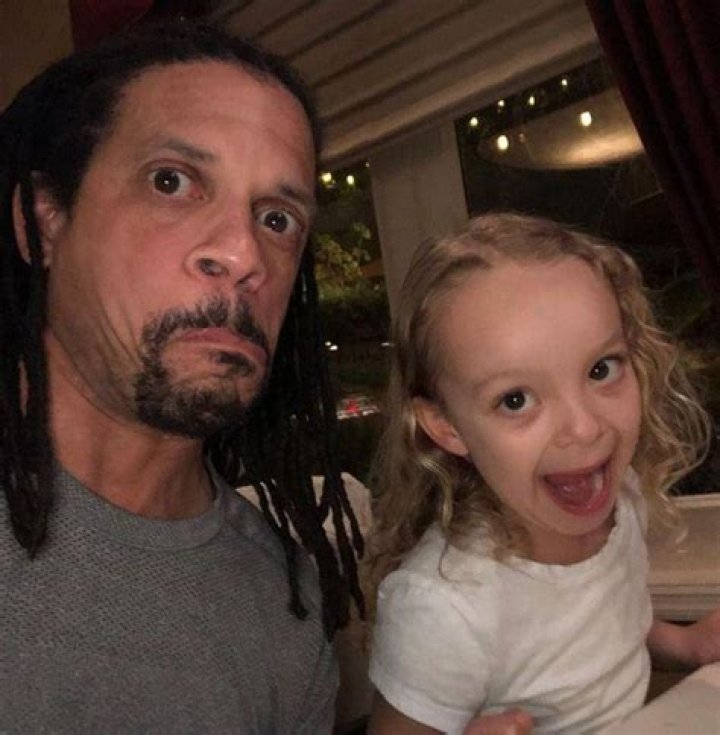 Zach Gilford family, wife, children, parents, siblings